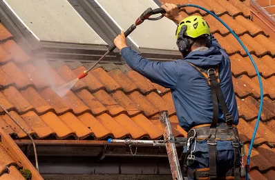 Démoussage et hydrofuge de toiture à Juaye-Mondaye